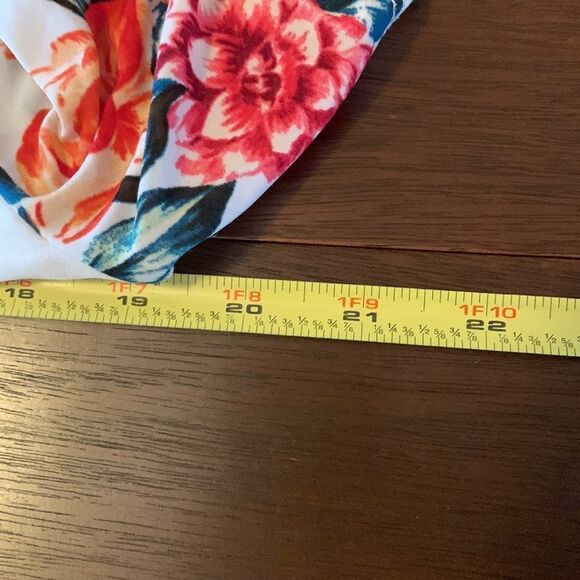 Pit to pit 19 1/2 in length 22 in. 9/1 - Picture 4 of 6